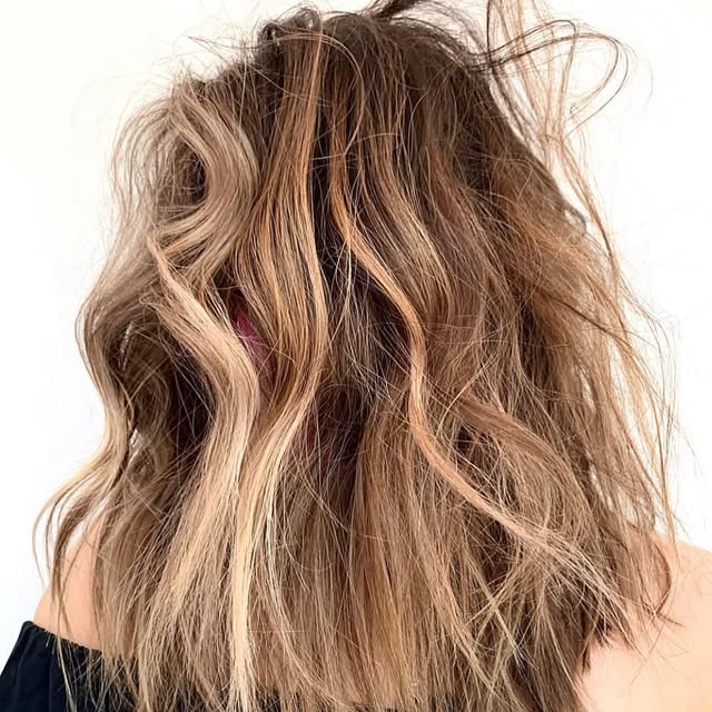 Lived-in bronde waves with blended highlights